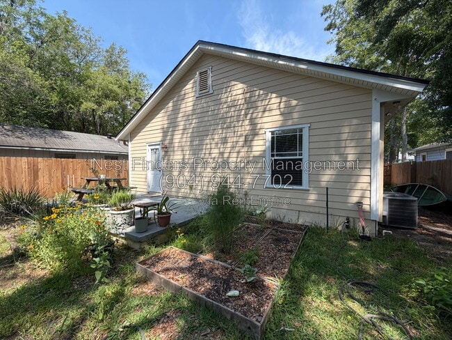 Building Photo - 3886 Walsh St