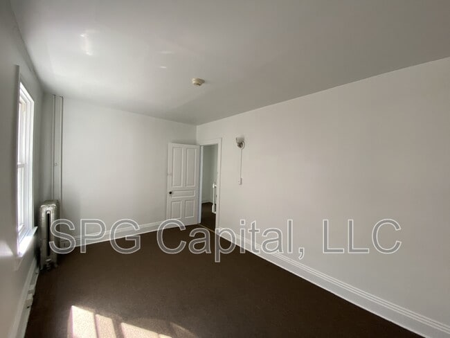 Building Photo - 220 W Jackson St