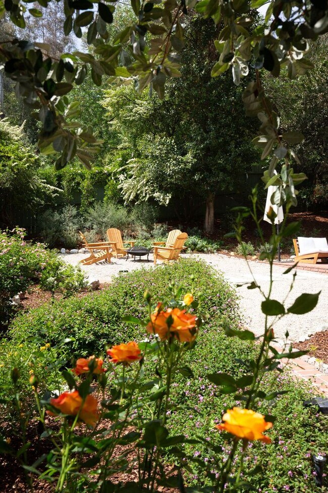 Building Photo - Beautiful Tarzana Rental!
