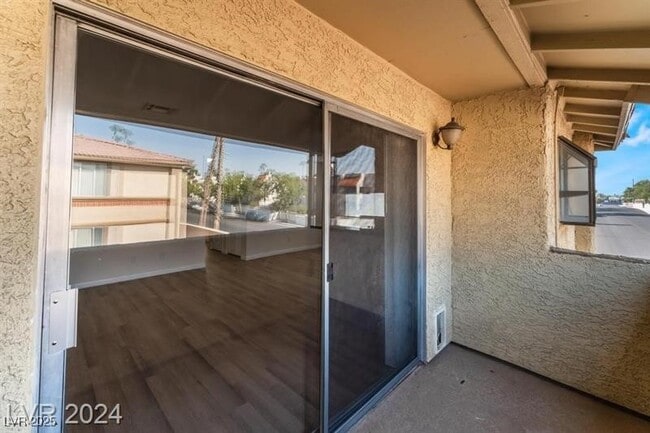 Building Photo - 7200 W Pirates Cove Rd