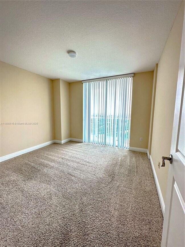 Building Photo - 2681 N Flamingo Rd