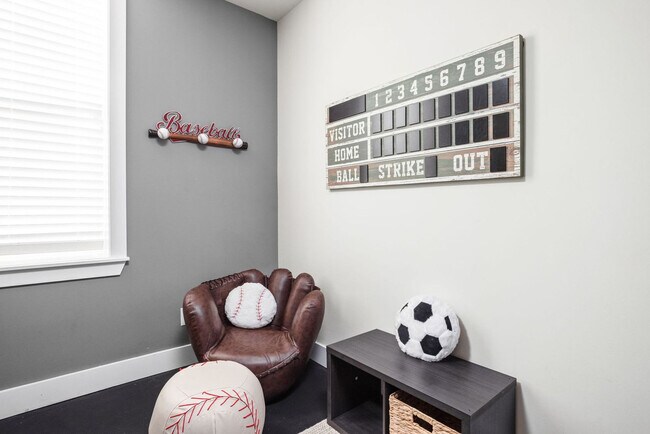 Building Photo - 1616 Pleasant St