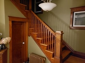 Building Photo - 1120 E 6th St