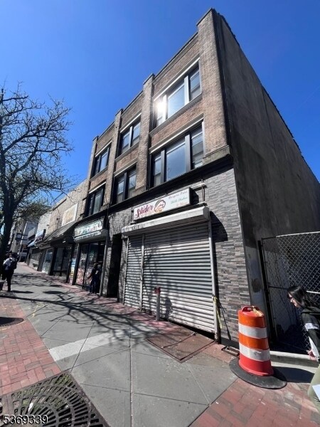 Primary Photo - 210 Broad St