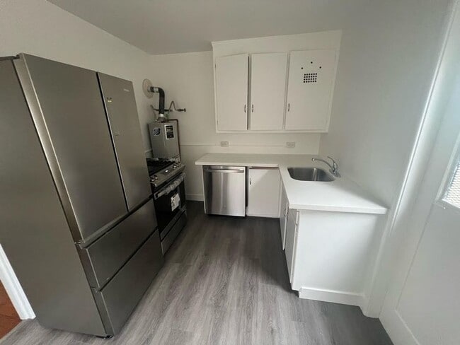 Building Photo - 1213 University Ave