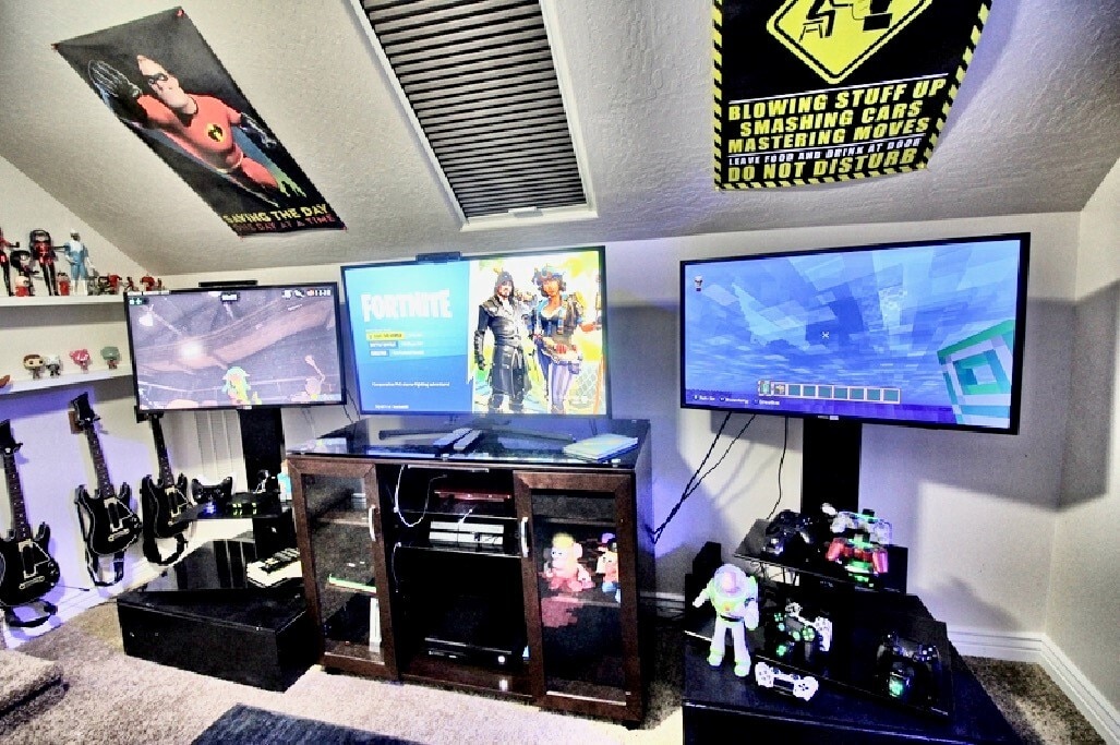 Gaming Room - 528 E Knoll Dr