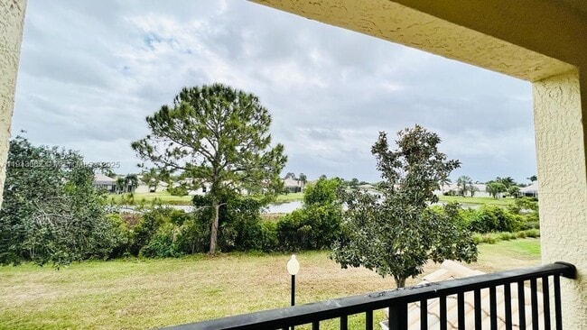 Building Photo - 124 SW Peacock Blvd