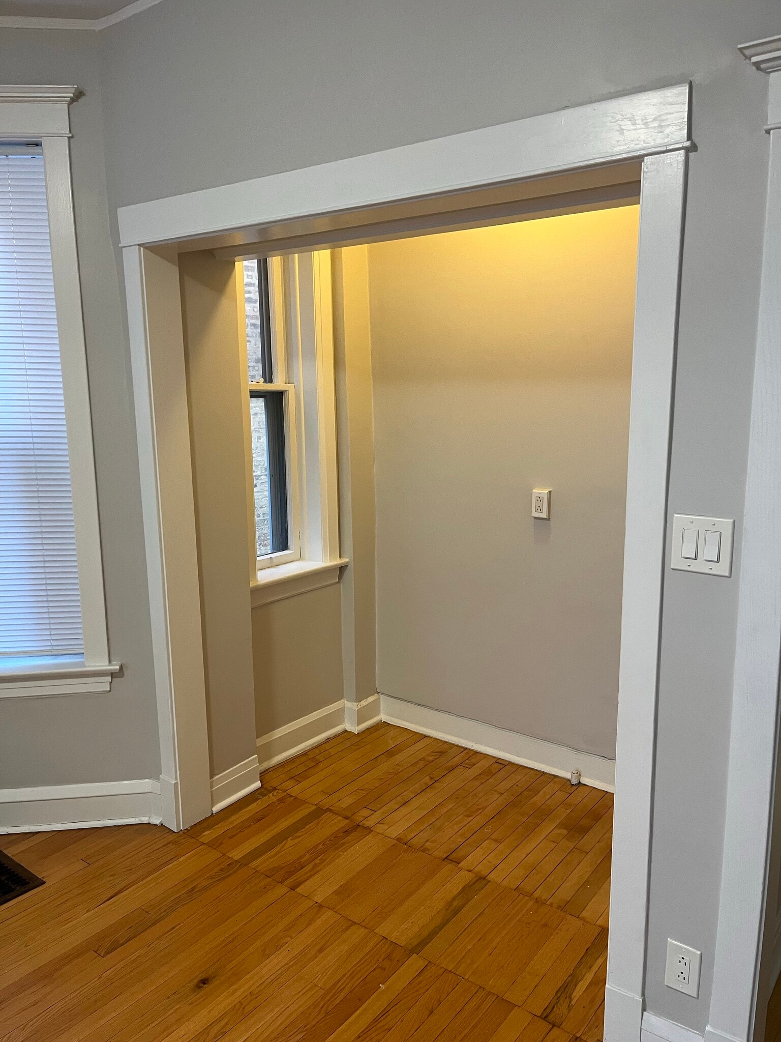 Building Photo - 1924 W Wilson Ave