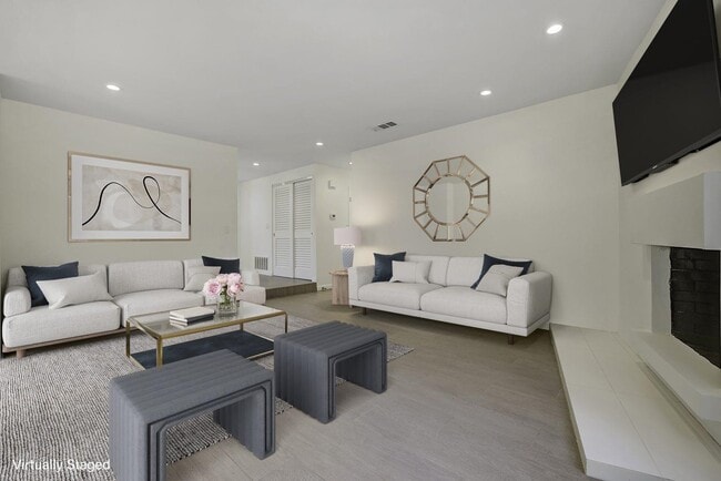 Building Photo - 312 N Alamo Dr