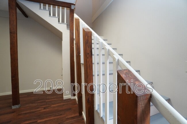 Building Photo - 1615 N 7th St