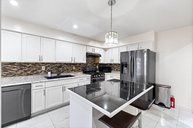 Building Photo - 155 Salem Rd