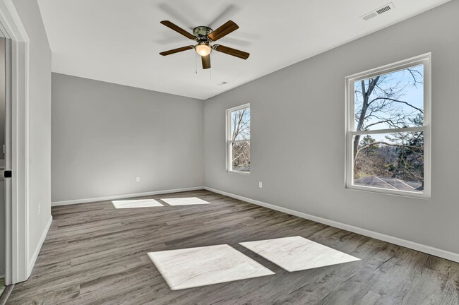 Building Photo - Stunning 4 Bedroom Home in Laurens