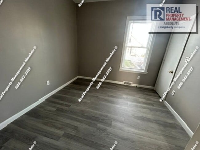 Building Photo - Large First-Floor 3BR Near Downtown Manchester