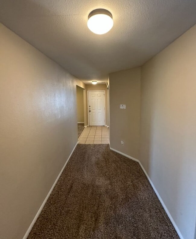 Building Photo - AVAILABLE NOW! (SECTION 8 ACCEPTED)