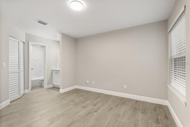 Building Photo - 2592 Grassy Point Dr