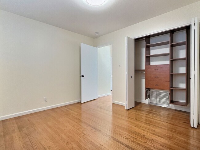 Building Photo - 3BD/2BA - Updated Charming Single Family Home in Great Location!