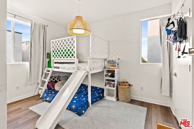 Building Photo - 3034 1/4 N Coolidge Ave