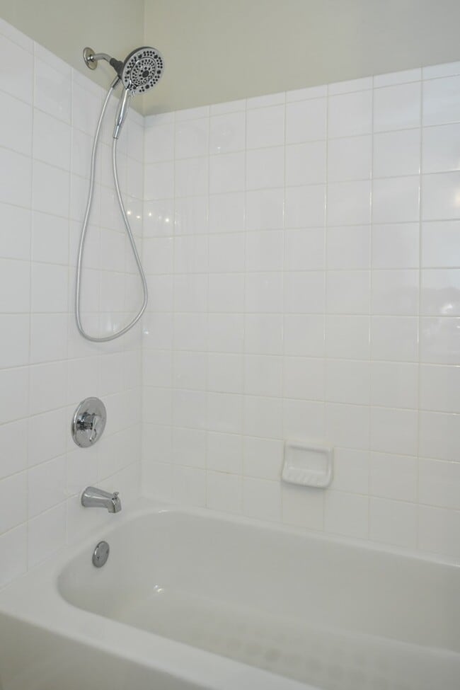 Building Photo - Brookhaven Condo