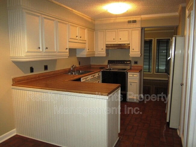 Building Photo - 306-D S Lindell Rd