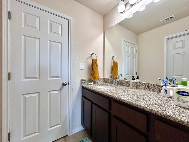 Building Photo - 445 Arrowhead Vine St