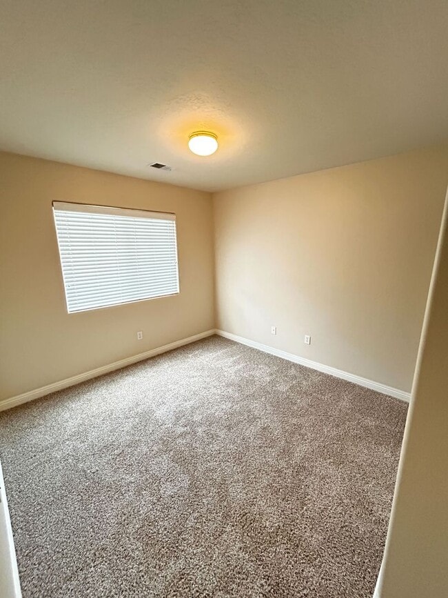Building Photo - Charming Home For Rent Available Now