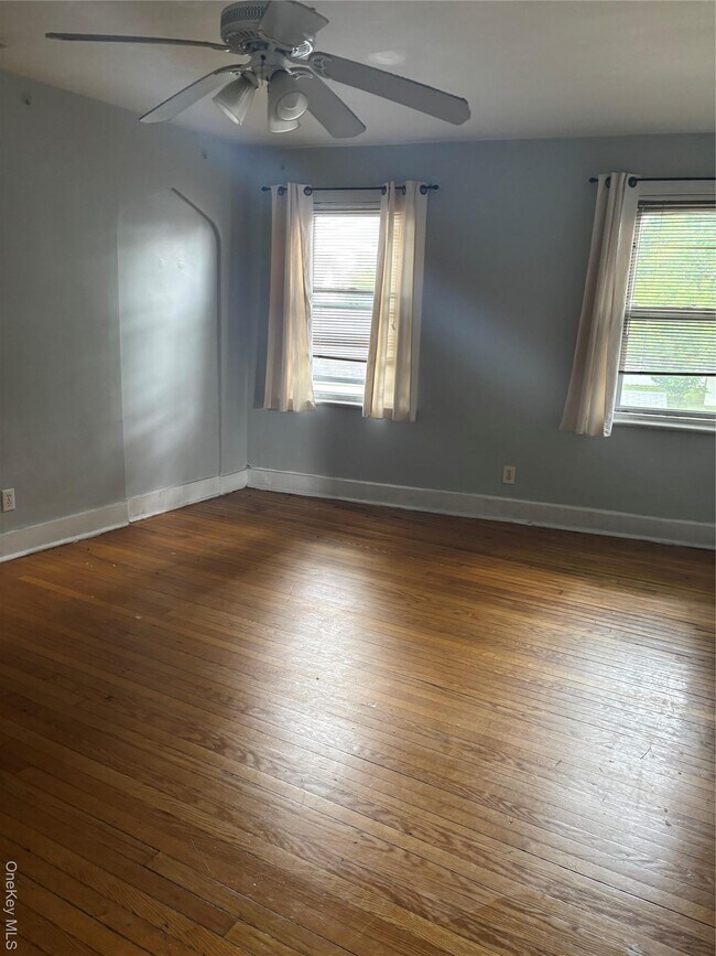 Building Photo - 457 Montauk Hwy