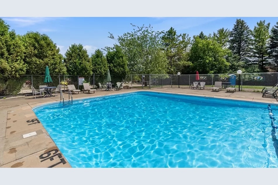 Building Photo - 2101 Chateau Ct