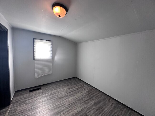 Building Photo - 612 South-