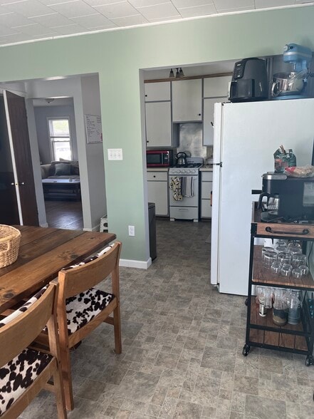 Building Photo - 632 S Anna Ave