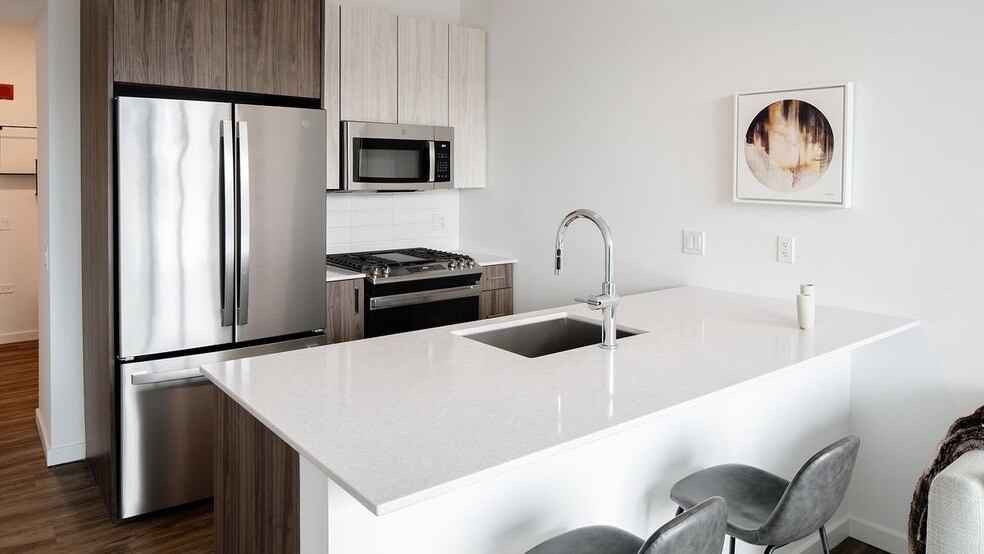 Building Photo - 166 N Aberdeen St