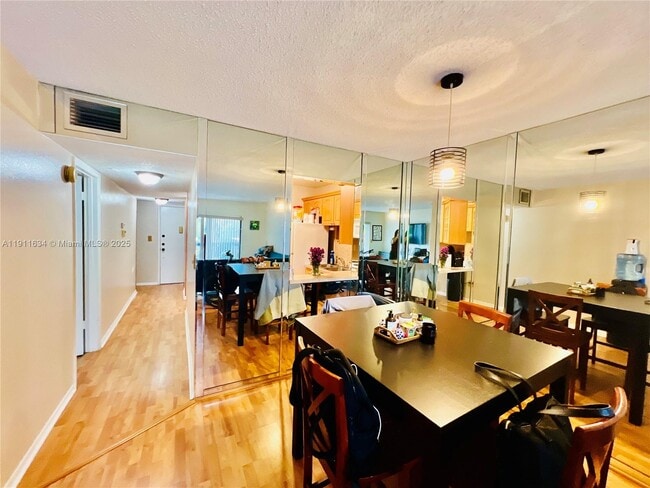 Building Photo - 1021 Mockingbird Ln