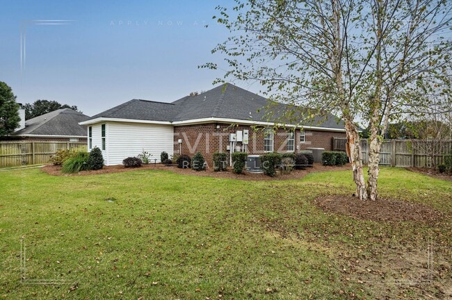 Building Photo - Gorgeous 3 Bed 2 Bath Brick Cottage on Corner Lot