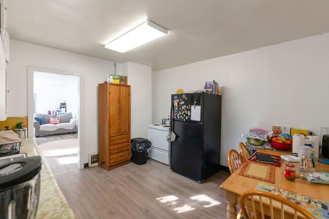 Building Photo - 654 N 100 E