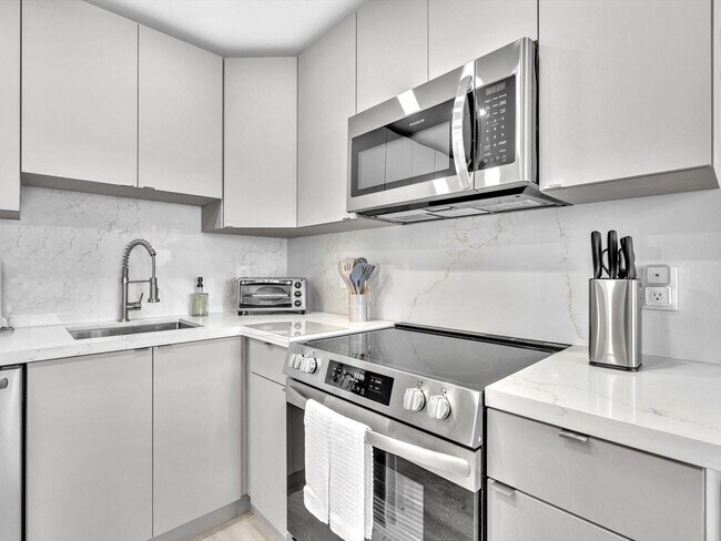 Building Photo - 1421 S Ocean Blvd