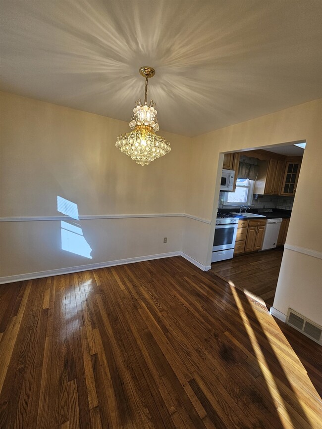 Building Photo - 122 Eckel Rd