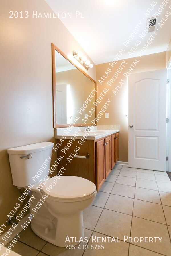 Building Photo - 2013 Hamilton Pl