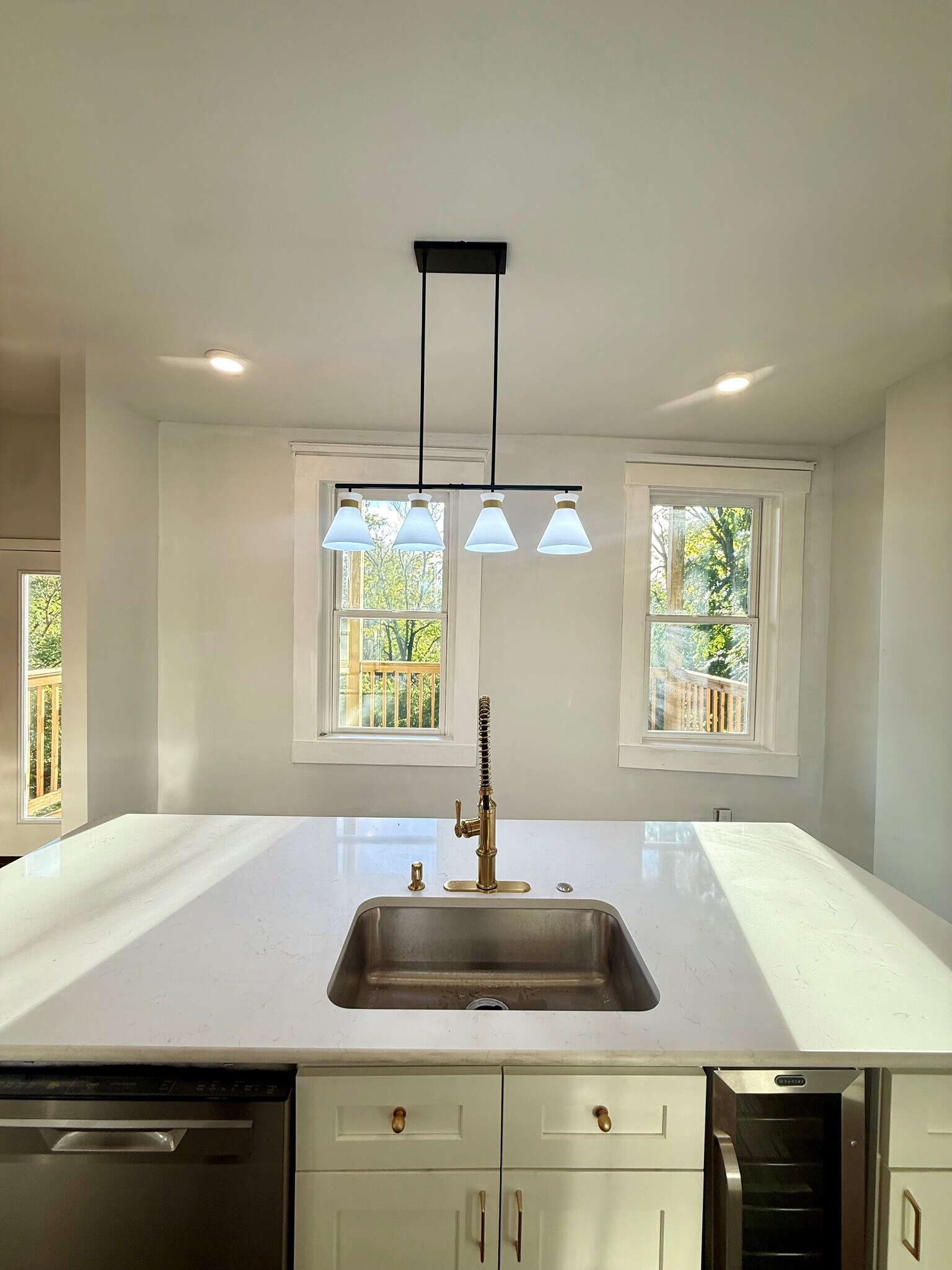 Building Photo - 39 E Clifton Ave