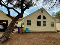 Building Photo - 8811 Pineridge Dr