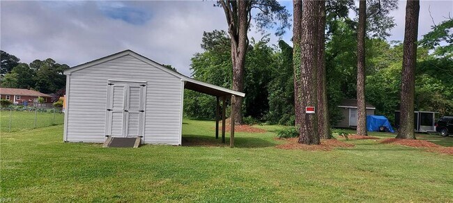 Building Photo - 216 Lindsey Ave