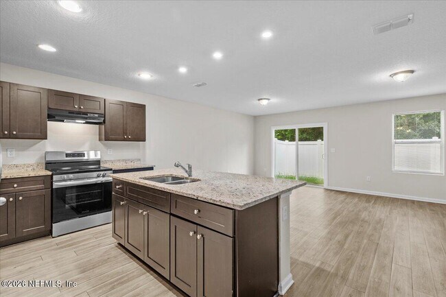 Building Photo - 8206 Halls Hammock Ct