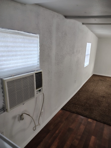 Building Photo - 210 SE Camelot Loop