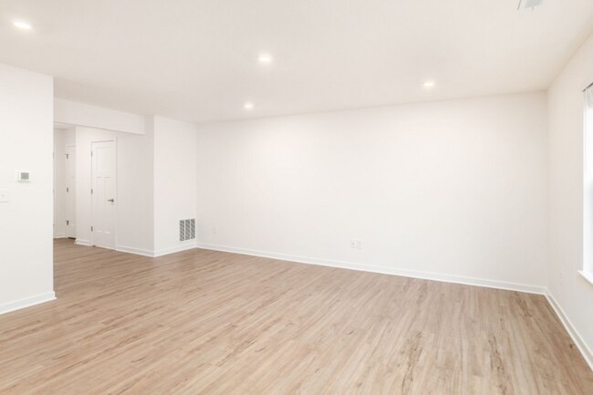 Building Photo - 1516 Billingham Dr