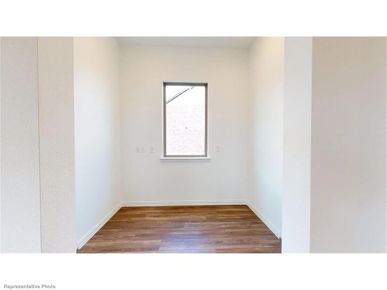 Building Photo - 904 Utica Dr