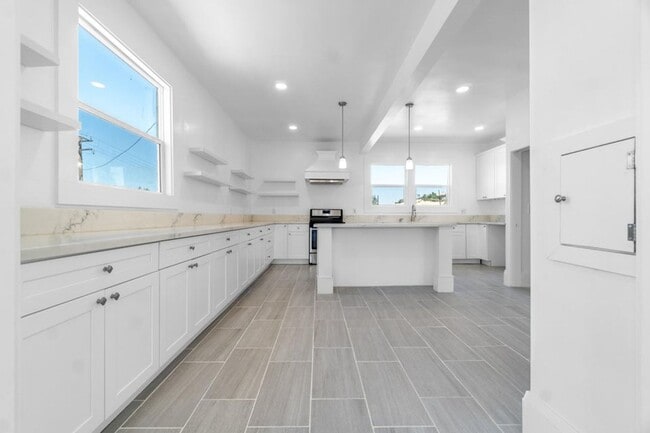 Building Photo - 1019 N Main St