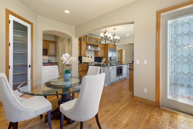 Building Photo - Live the Tuscan Life in Kirkland