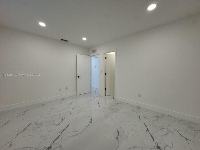 Building Photo - 1431 N 14th Way