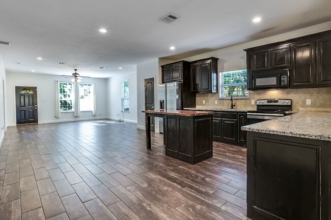 Building Photo - Beautiful 3 Bedroom, 2 Bath Home in Cleburne