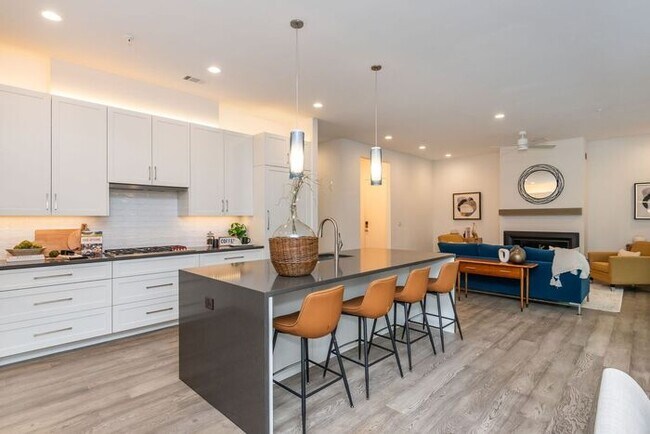 Building Photo - Welcome To The Sophia - Your Perfect Retreat in Historic Druid Hills!