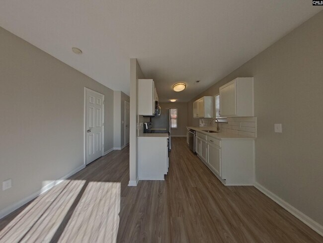 Building Photo - 349 Denman Loop