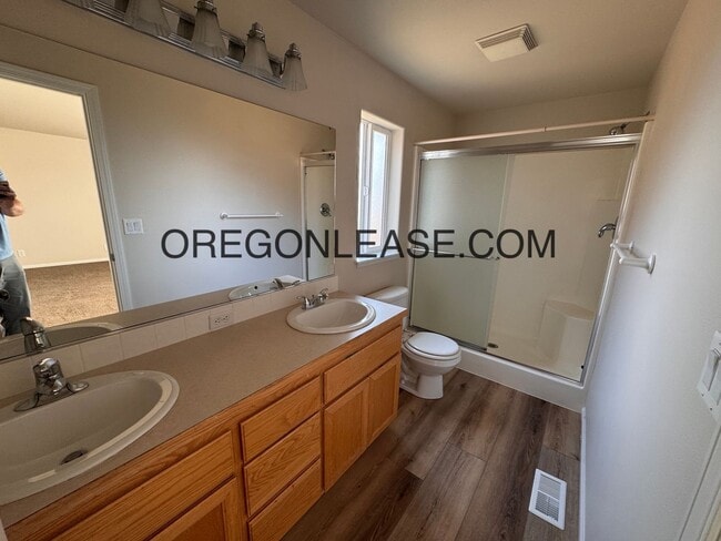 Building Photo - Newly remodeled West Eugene Home